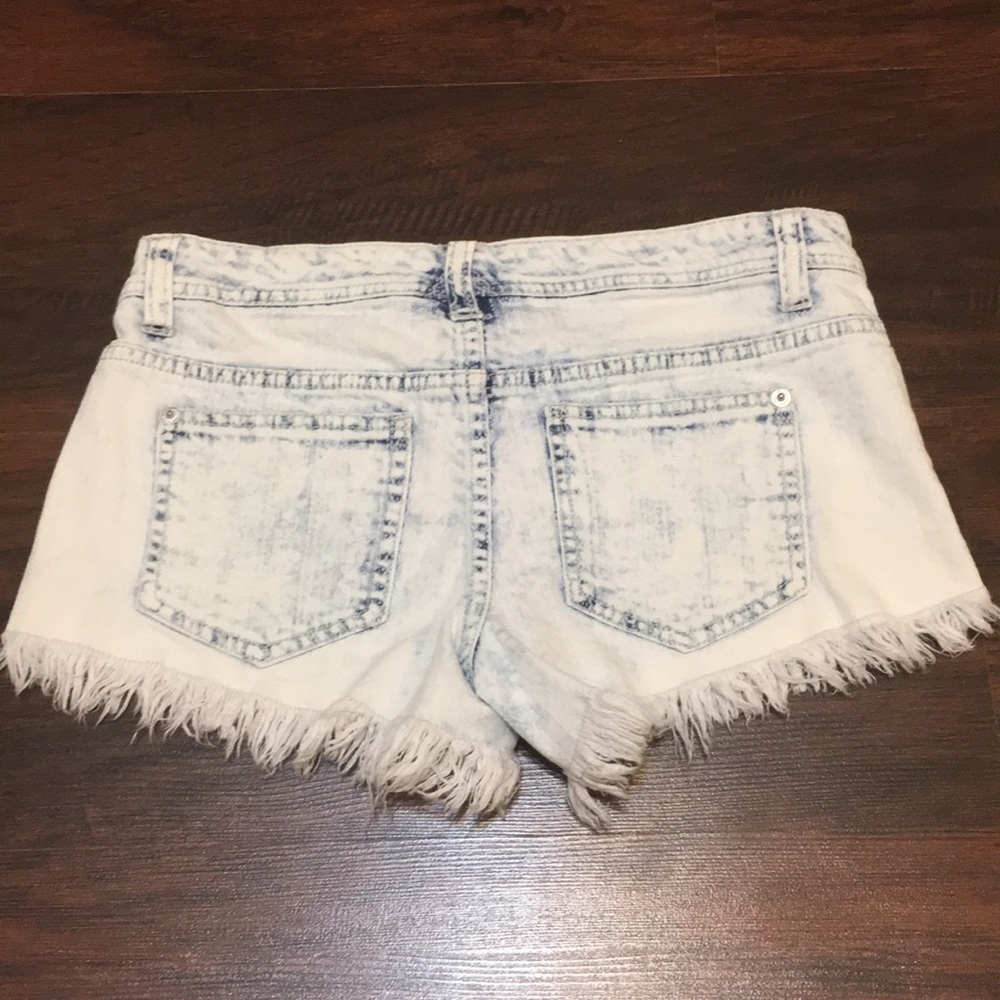 2 Acid Washed Frayed look Mossimo Denim Shorts - Picture 2 of 3